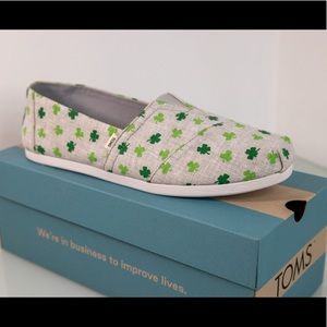 st patty’s clover 🍀 TOMS woman’s shoes